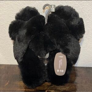 Womens Black Fuzzy Sandals Size 9/10
